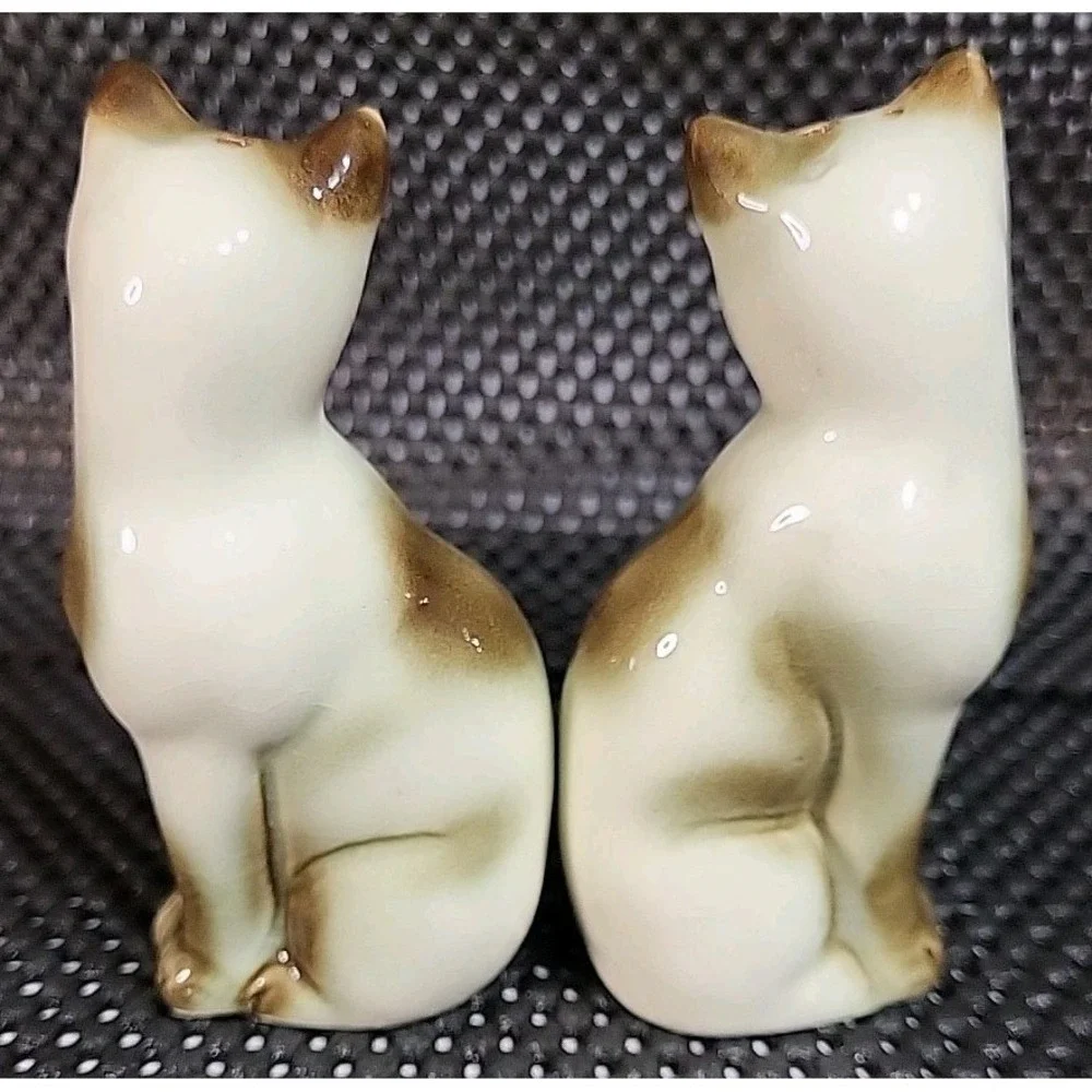 Vtg MCM Ceramic Siamese Cats Salt Pepper Figurines Turquoise Color Eyes Japan